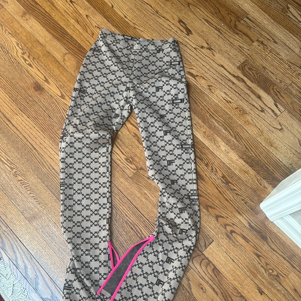 OFF WHITE PANTS SIZE 42